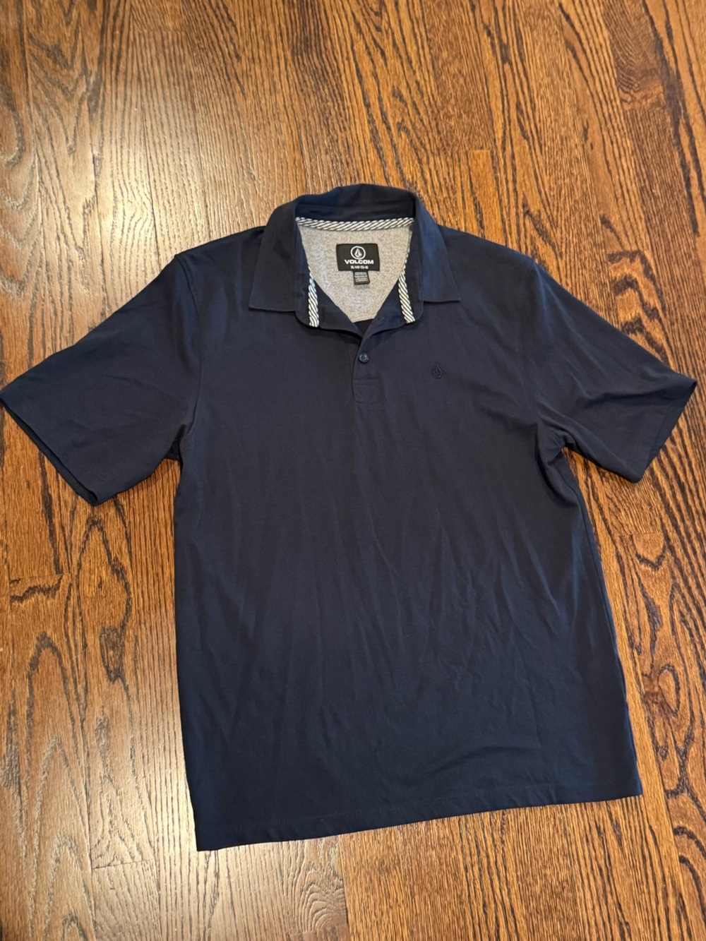 Boys Volcom navy blue cotton polo shirt size 14-16 worn once!